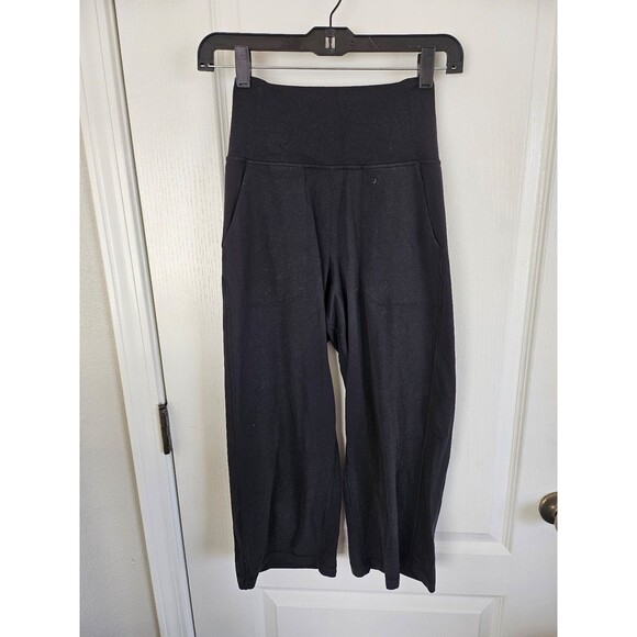 Capri Lululemon pants - Picture 1 of 8